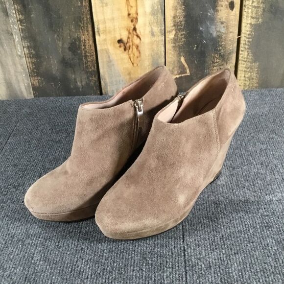 Vince Camuto Shoes - Vince Camuto suede wedge heel ankle booties size 8.5
